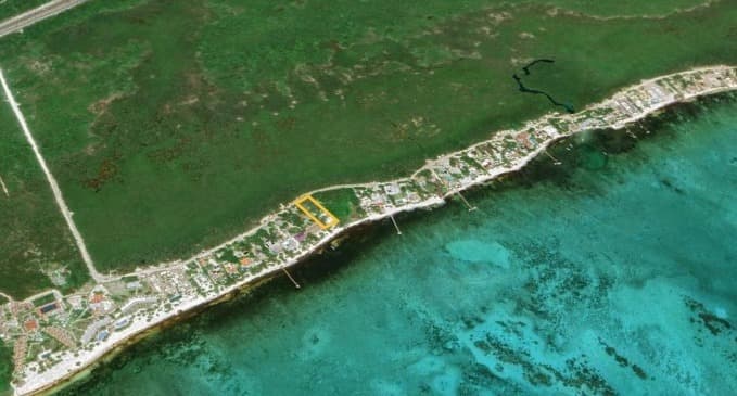 Terreno beachfront de 24.86 m de frente y 70 m de fondo en Tankah Bay, con escritura pública