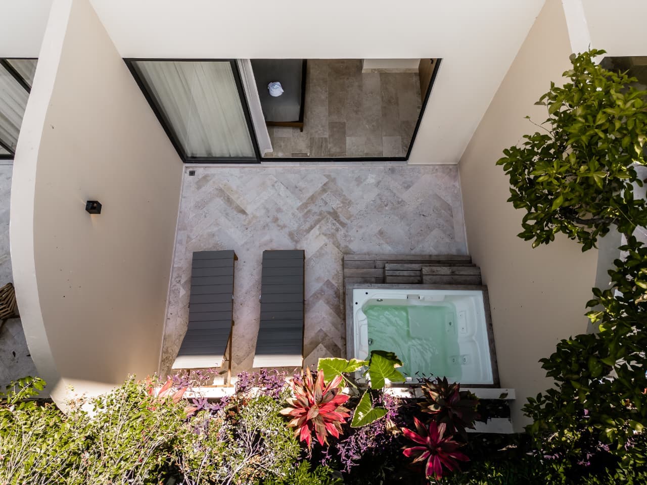 *ESTUDIO CON TERRAZA PRIVADA CON JACUZZI EN GIADA TOWERS*